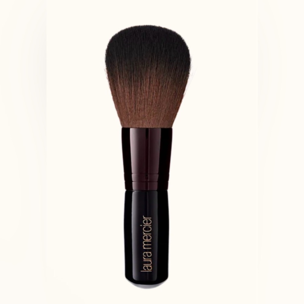 🆕 Laura Mercier, Full Round Bronzer Brush, One Size
